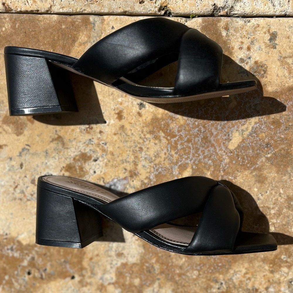 🔥Schutz SOFT padded leather Black Butterfly slip on block heels Size 7